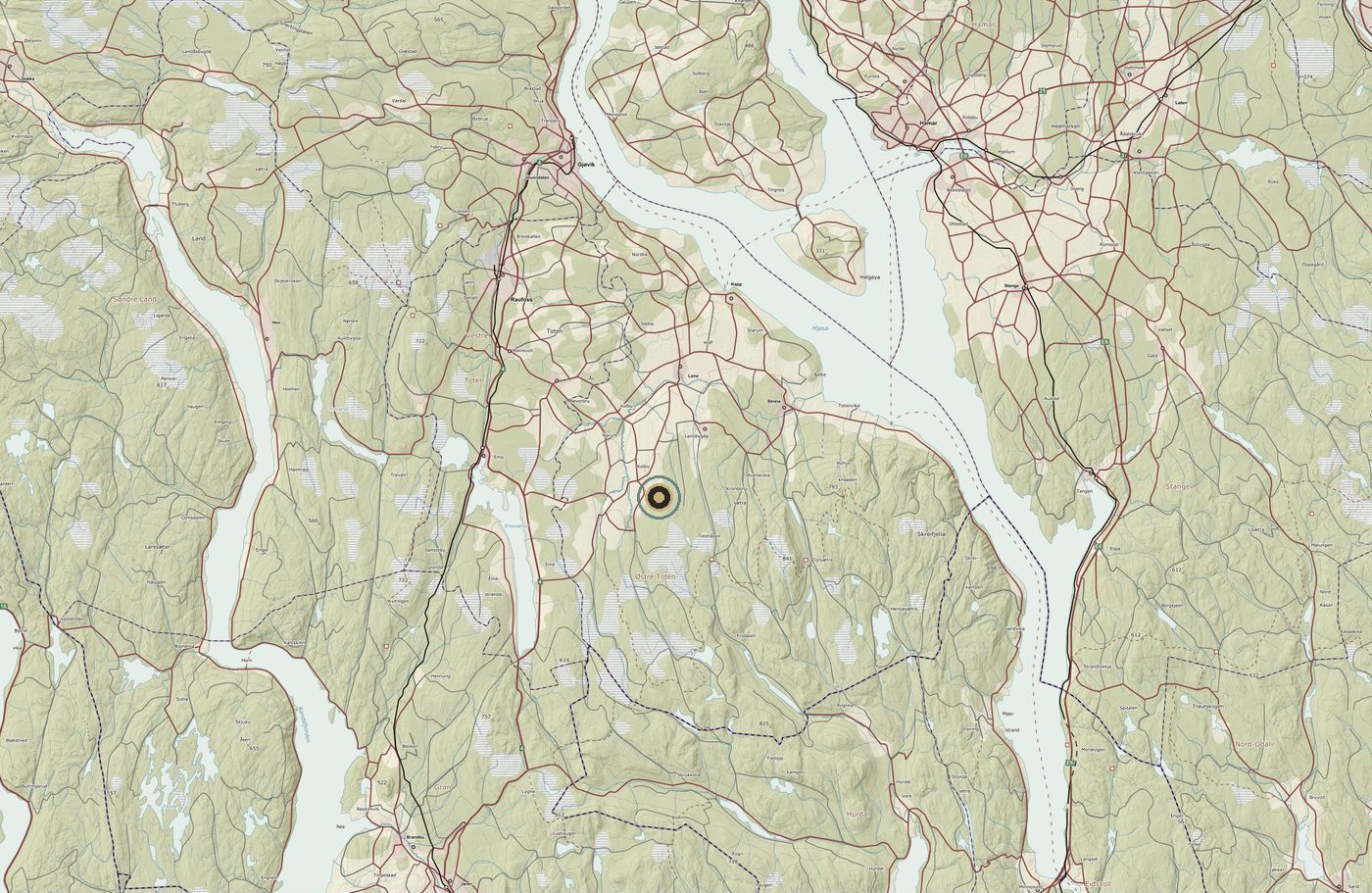 Kart over Toten og Mjøsa. AIF Maskin er merket i Østre Toten, vest for Mjøsa, sør for Gjøvik.